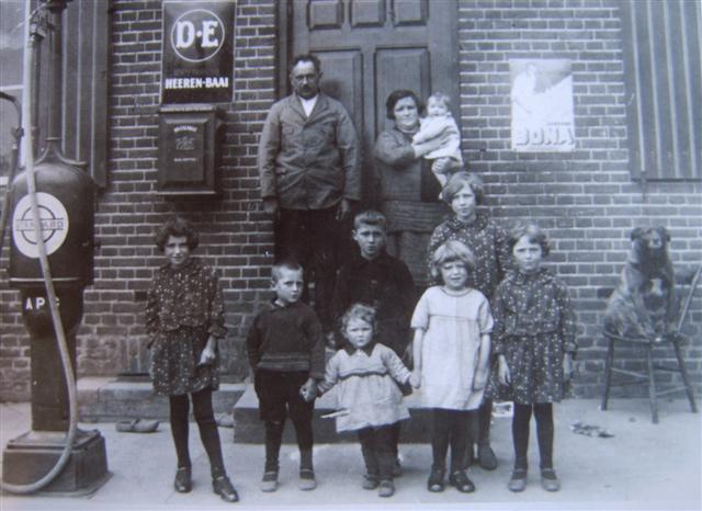 gezin.jpg - 0022 Mooren rond 1932